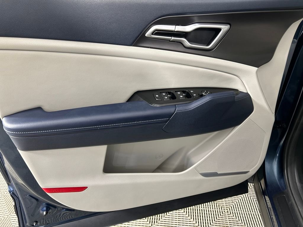 Used 2023 Kia Sportage EX image 11