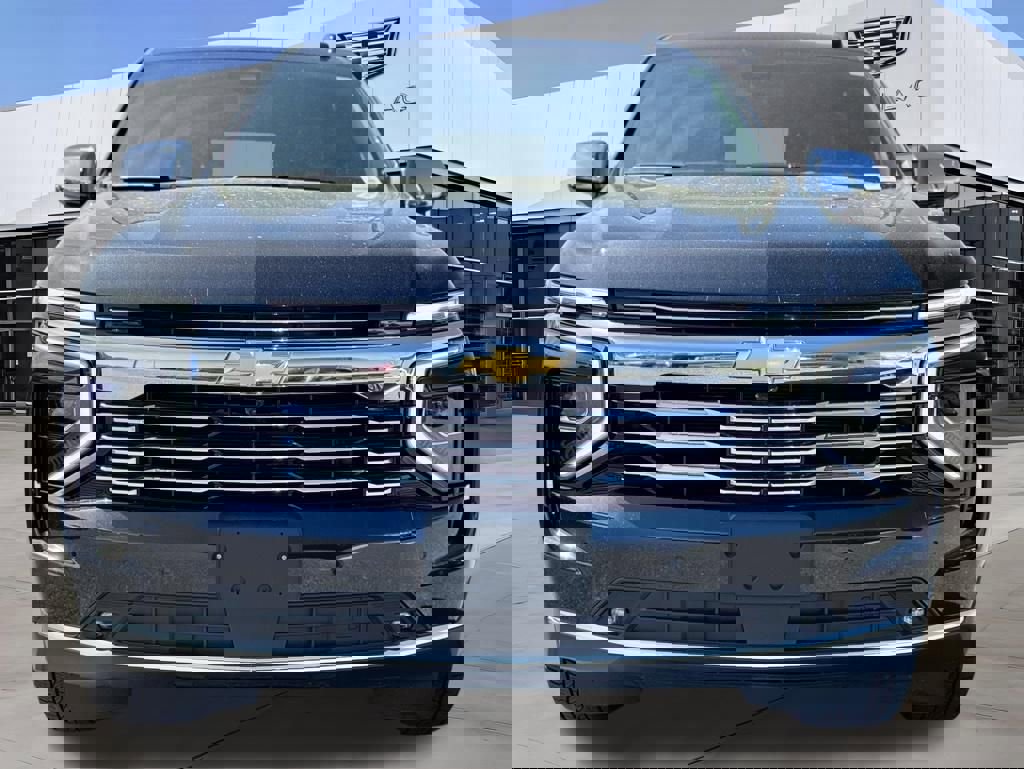 Used 2025 Chevrolet Suburban Premier image 4