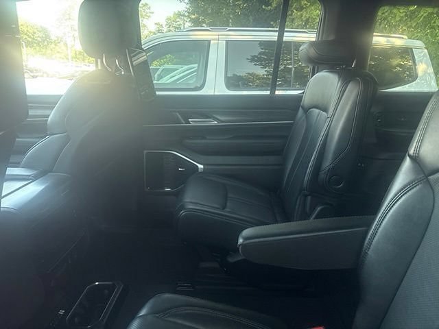 Used 2024 Jeep Wagoneer L Series III w/ Premium Group I AWD/4WD image 13