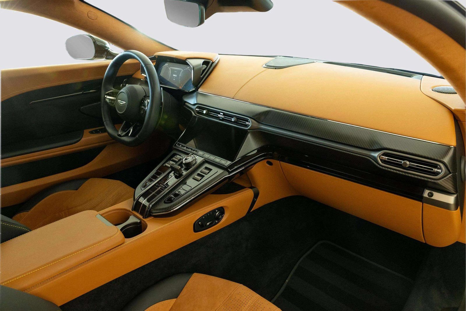 Used 2025 Aston Martin V8 Vantage Coupe RWD image 34
