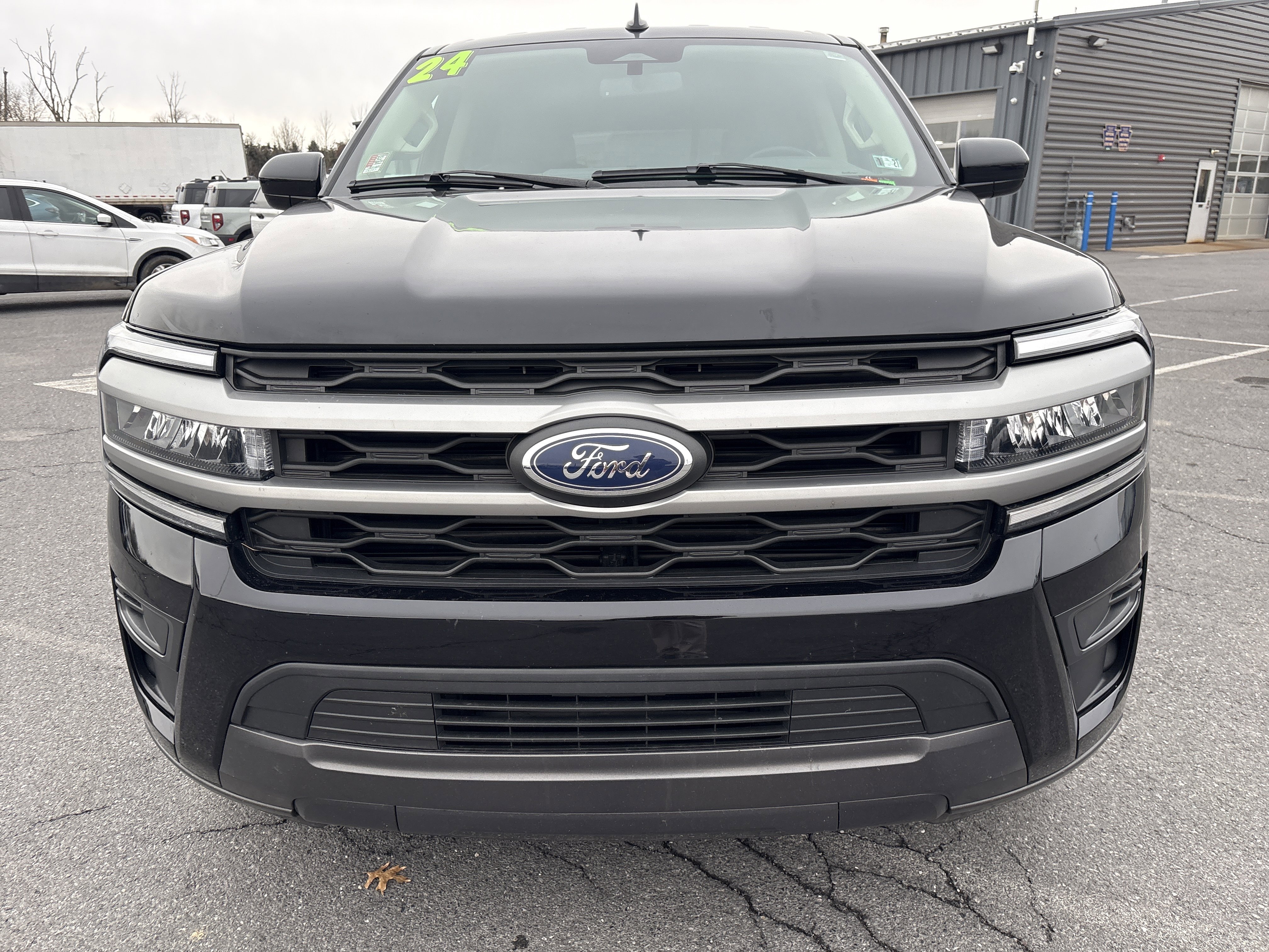 Used 2024 Ford Expedition XLT image 11