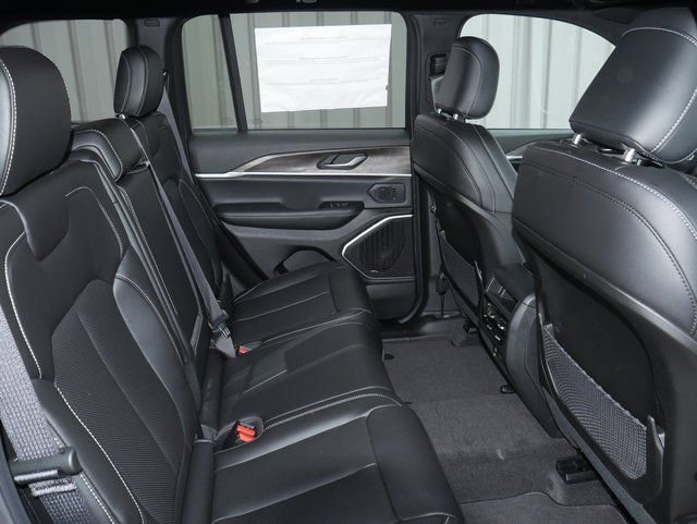 New 2026 Jeep Grand Cherokee Limited w/ Luxury Tech Group II AWD/4WD image 22