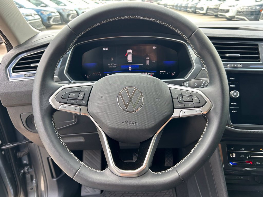 Certified 2023 Volkswagen Tiguan SE w/ Panoramic Sunroof Package FWD image 24