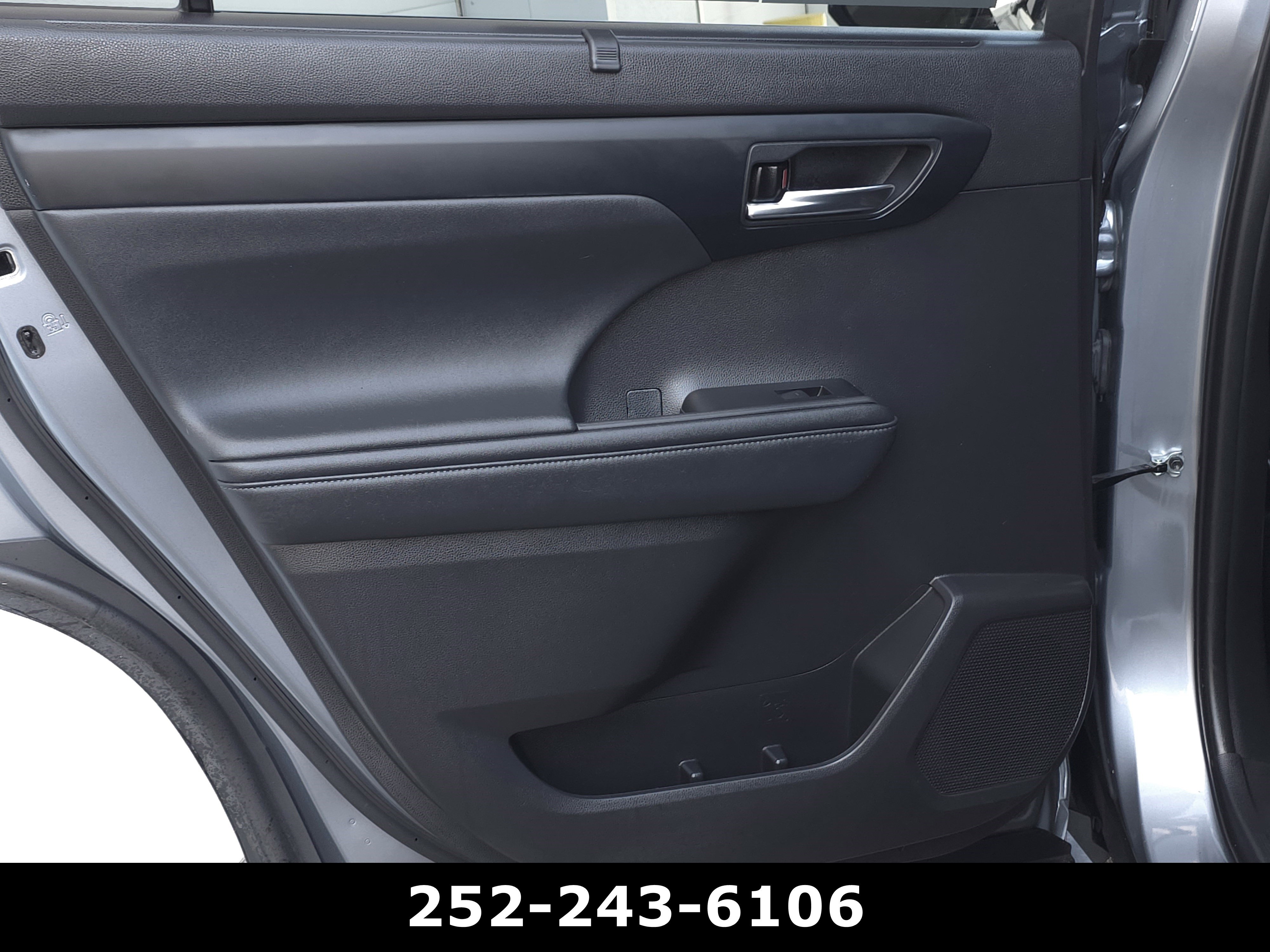 Used 2021 Toyota Highlander XLE image 31