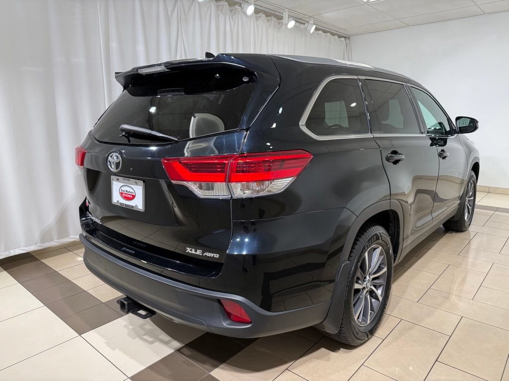 Certified 2019 Toyota Highlander XLE AWD/4WD image 5