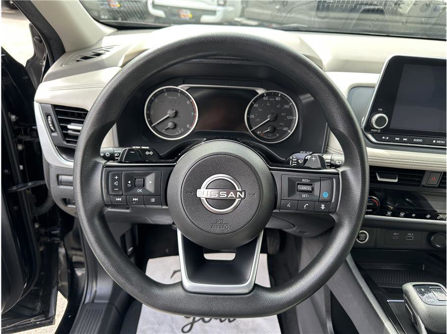 Used 2023 Nissan Rogue SV image 14