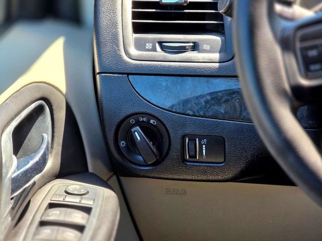 Used 2013 Dodge Grand Caravan SXT FWD image 22