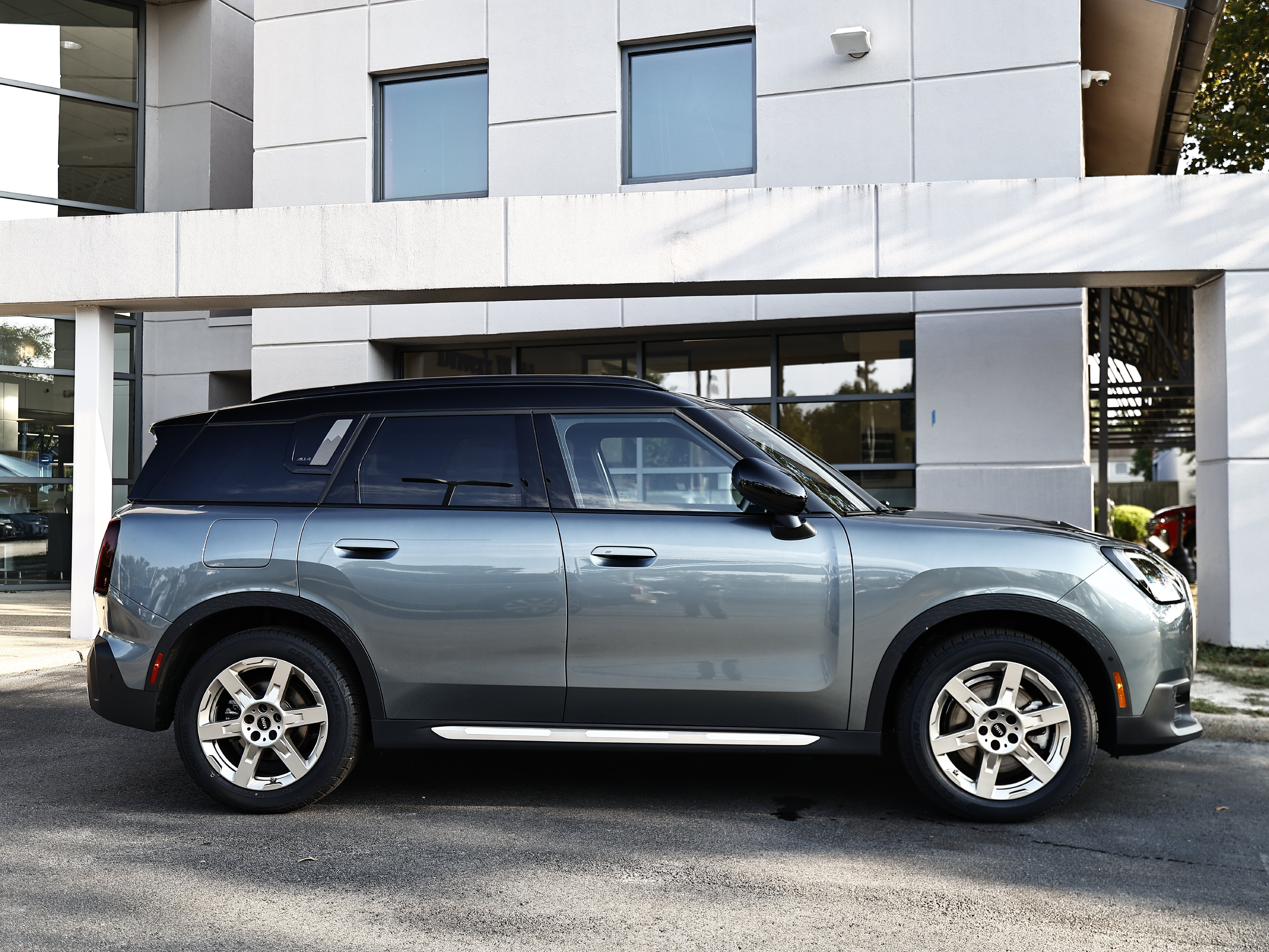Used 2025 MINI Cooper Countryman S w/ Comfort Package Max AWD/4WD image 4