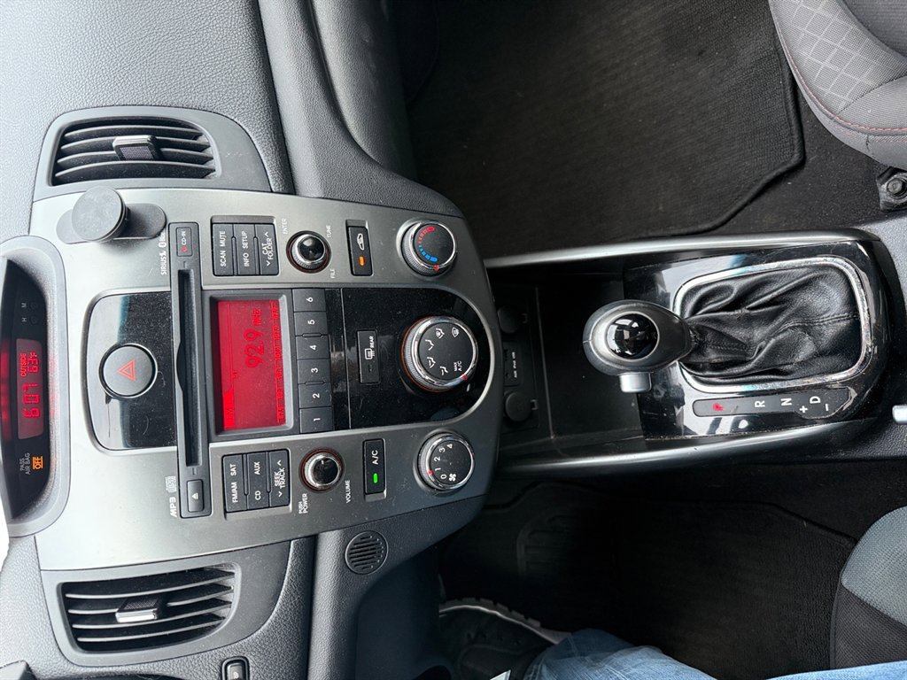 Used 2011 Kia Forte SX image 17