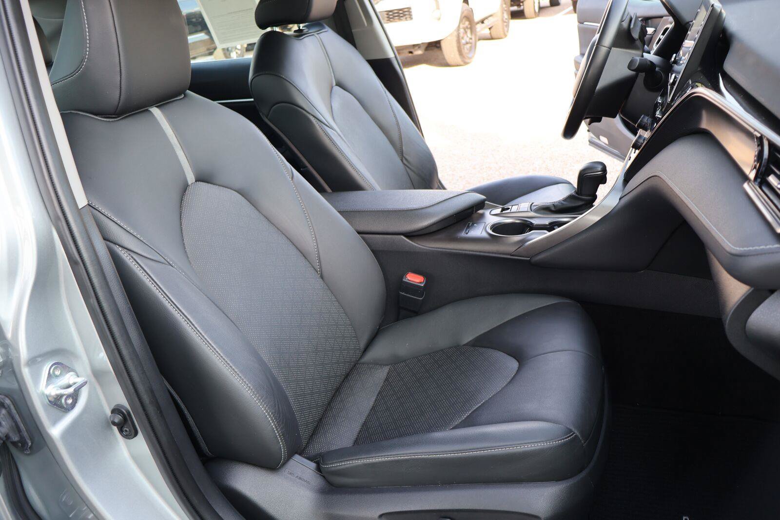 Used 2022 Toyota Camry XSE FWD image 18