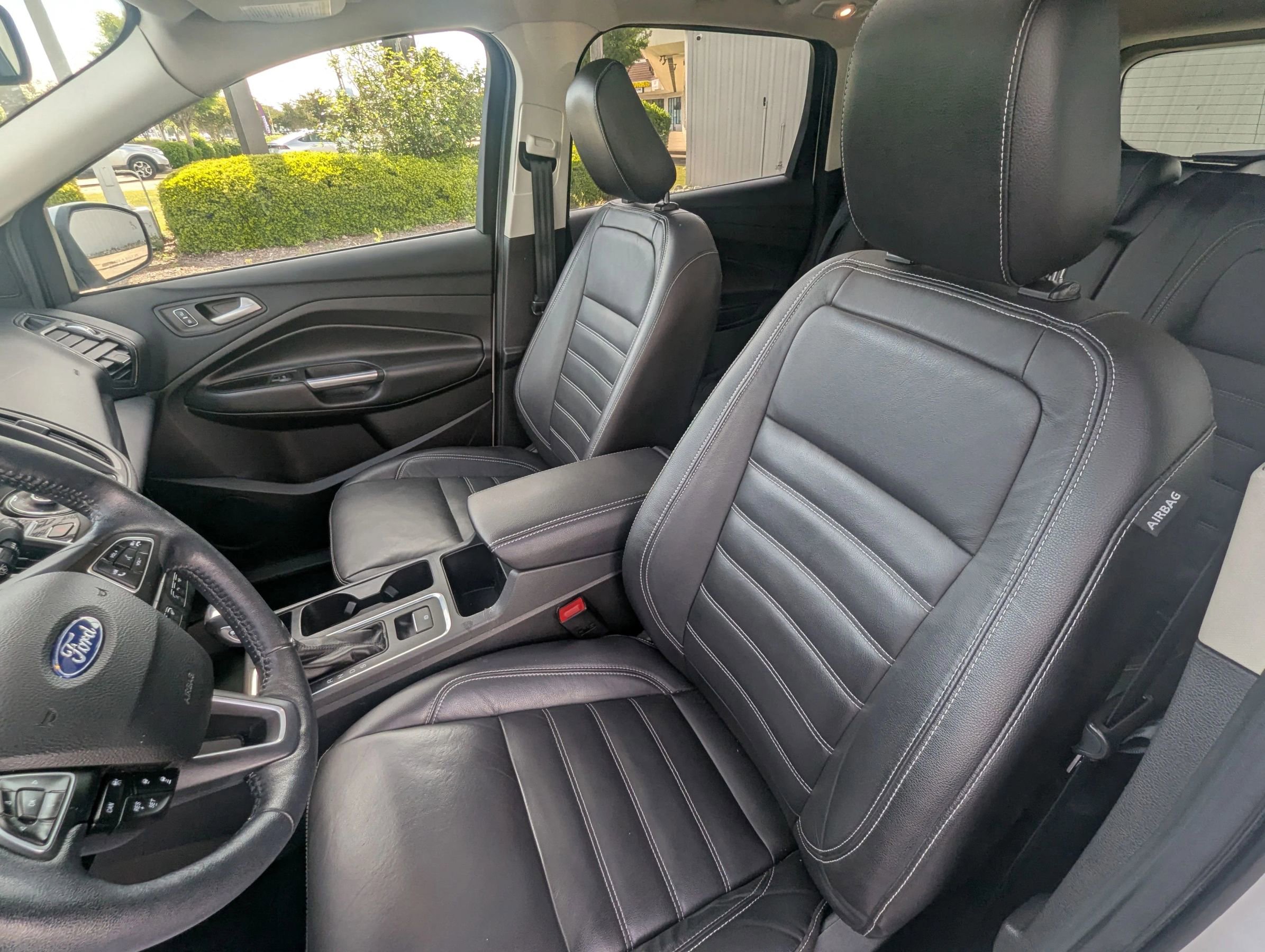 Used 2018 Ford Escape Titanium w/ Ford Safe & Smart Package AWD/4WD image 9