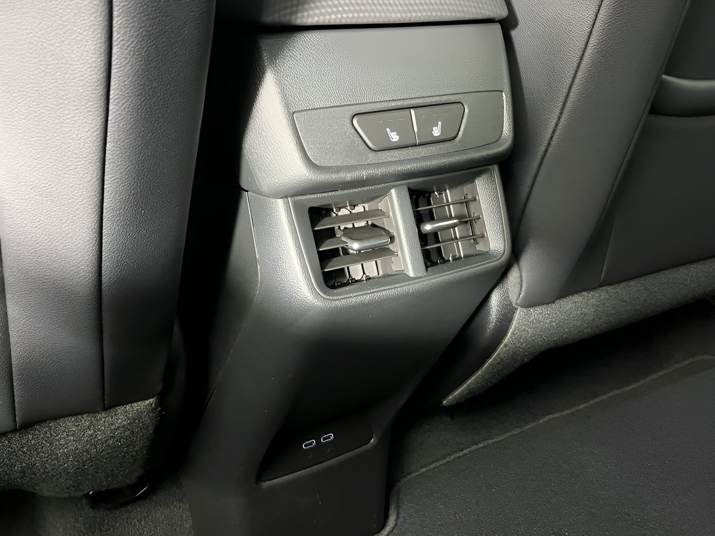 New 2026 Chevrolet Equinox RS w/ Convenience Package III AWD/4WD image 21