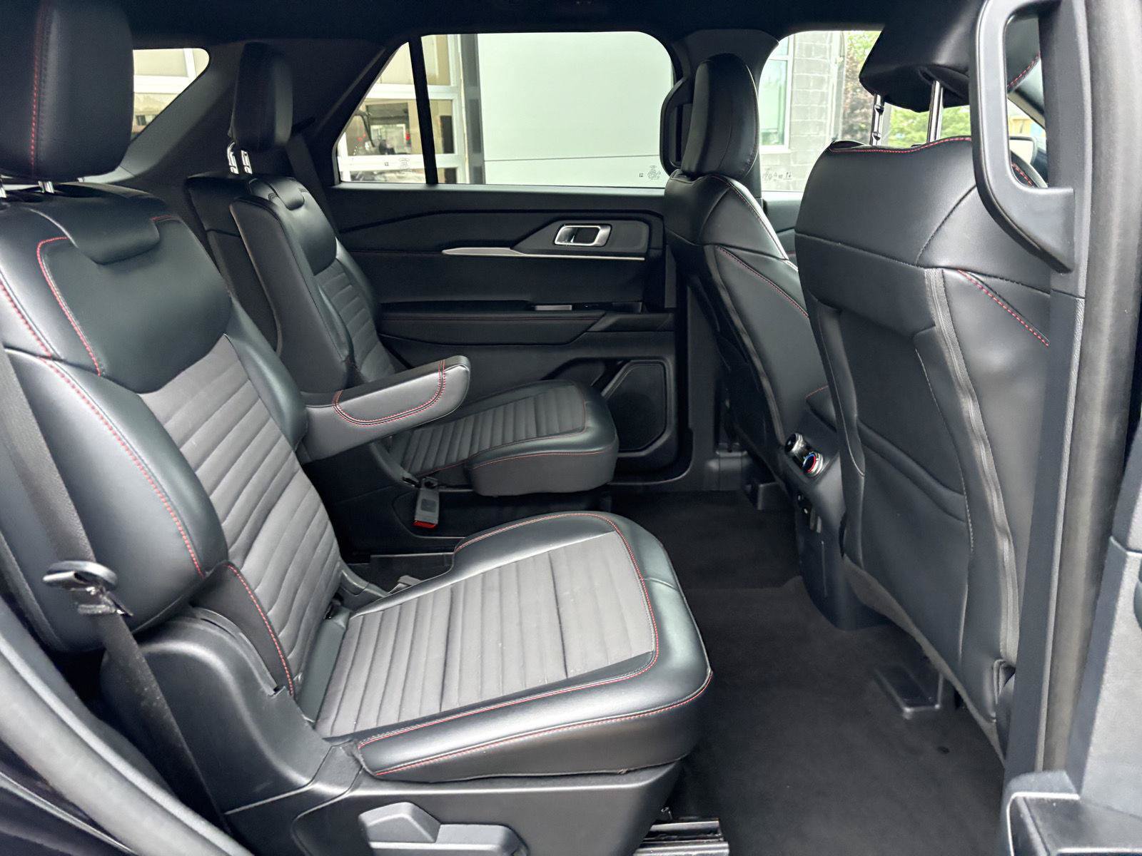 Used 2025 Ford Explorer ST-Line AWD/4WD image 21