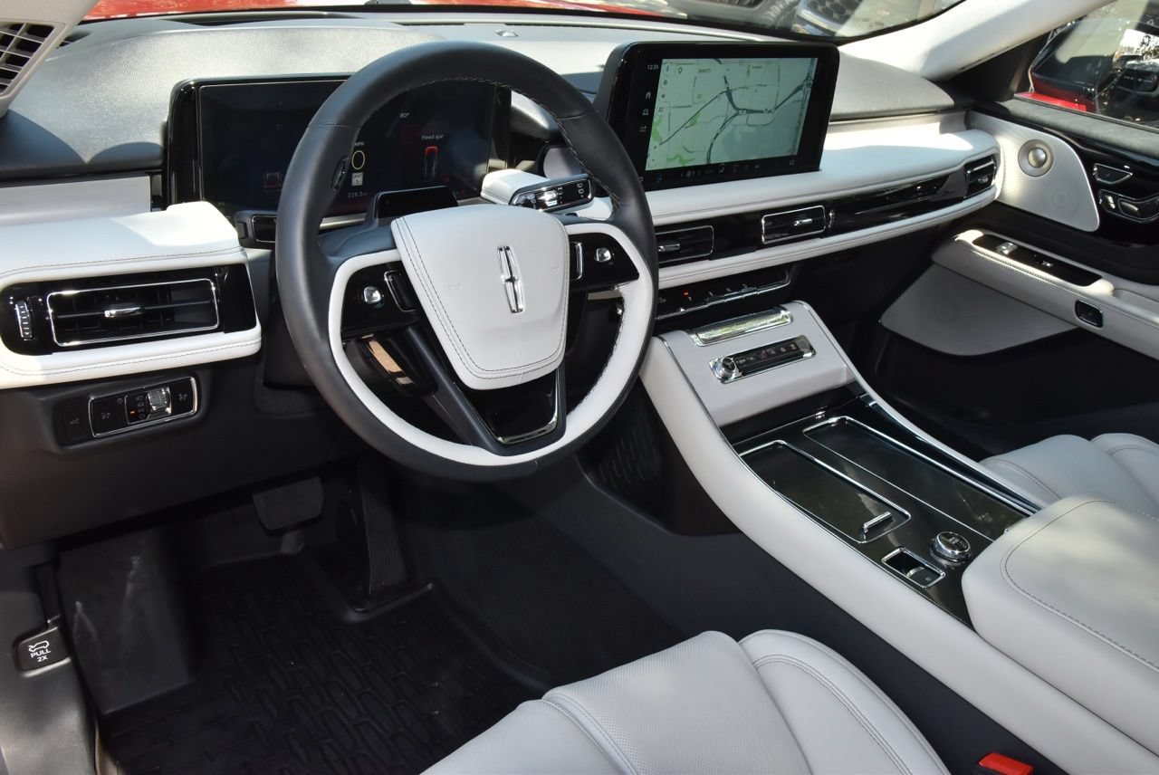 Certified 2026 Lincoln Aviator Reserve AWD/4WD image 36