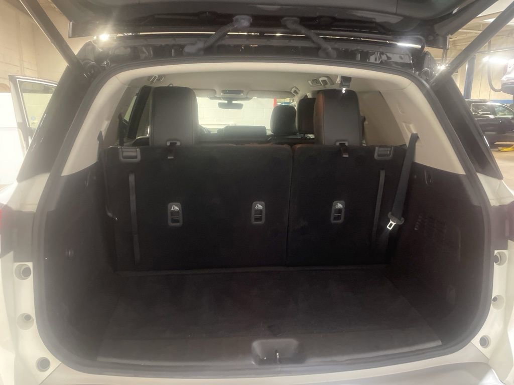 Used 2023 Nissan Pathfinder SL w/ Lighting Package (N92) image 35