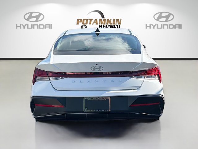 Used 2025 Hyundai Elantra SEL FWD image 6