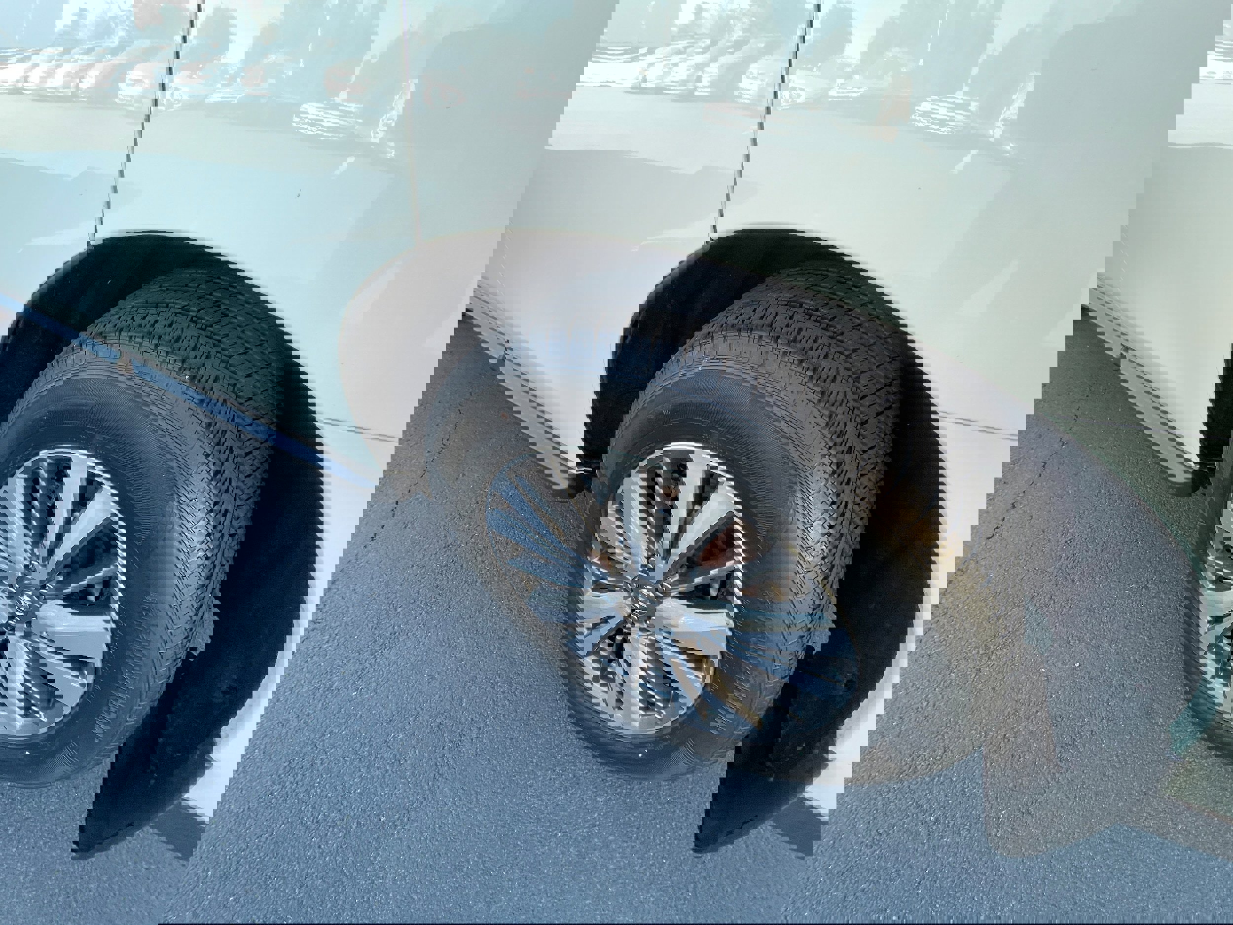 Used 2018 Nissan Pathfinder SV image 11