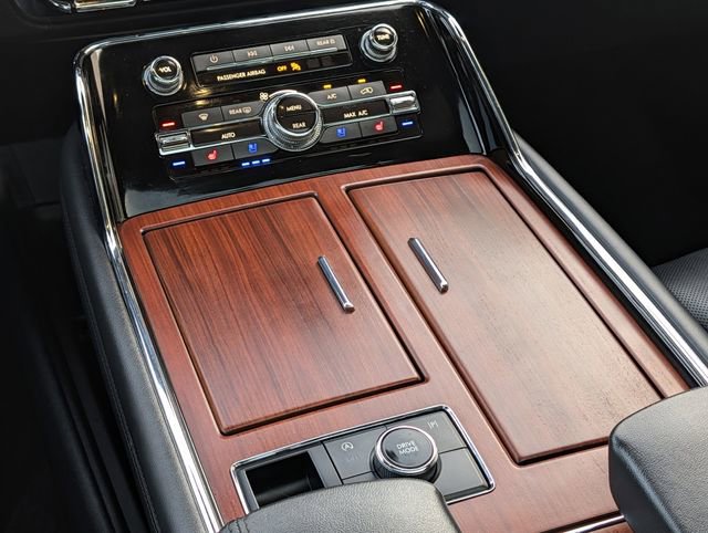 Used 2022 Lincoln Navigator Reserve image 14