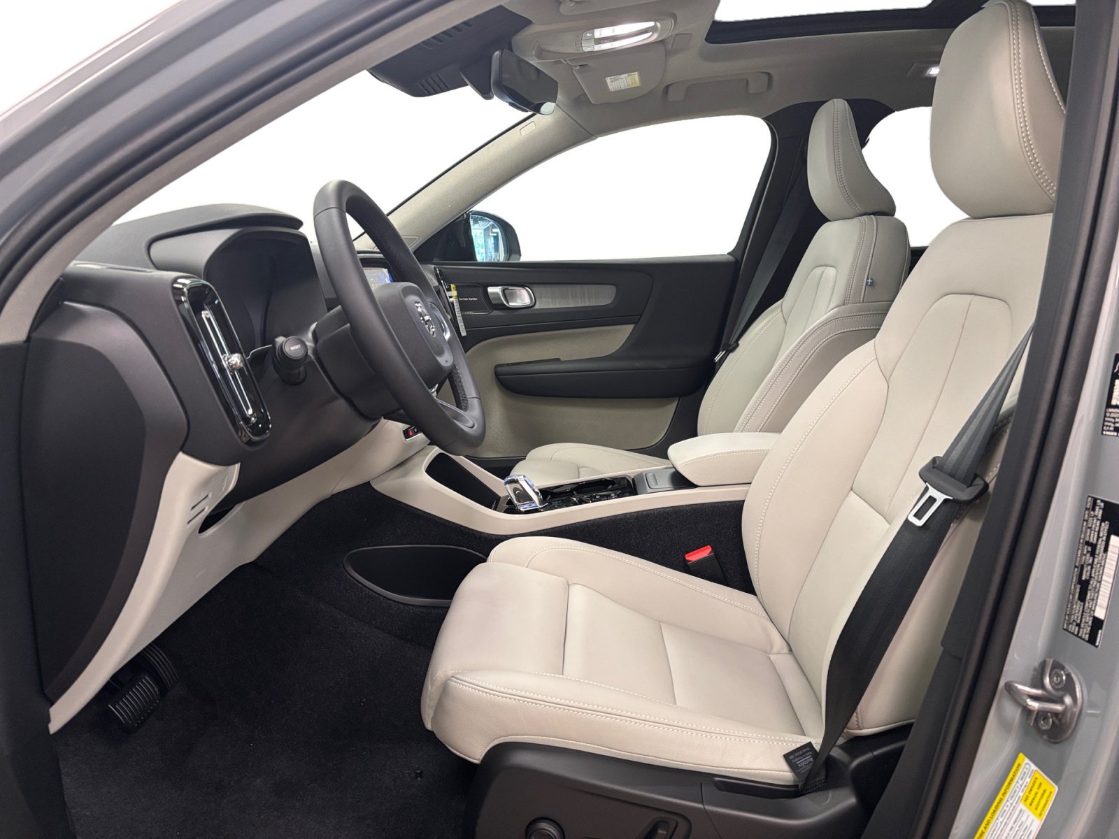 New 2026 Volvo XC40 B5 Ultra w/ Protection Package Premier AWD/4WD image 11