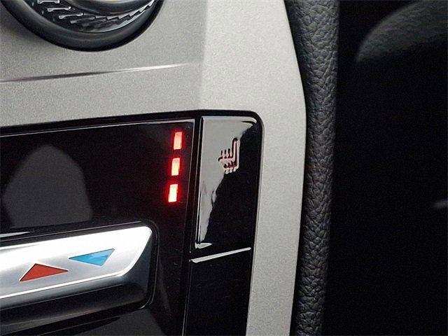 Used 2022 Ford Explorer XLT image 25