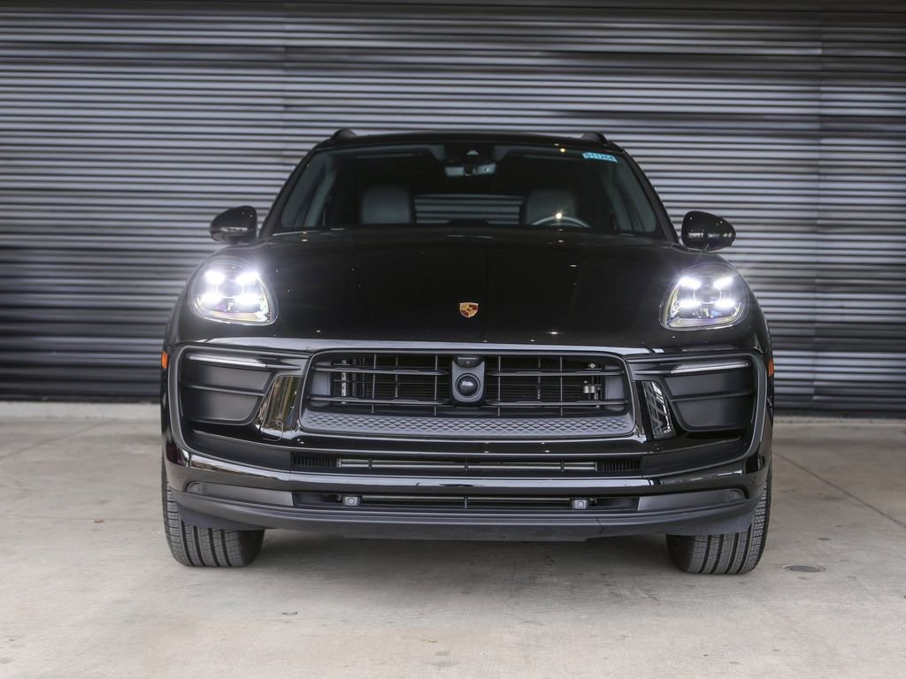 Certified 2025 Porsche Macan image 10