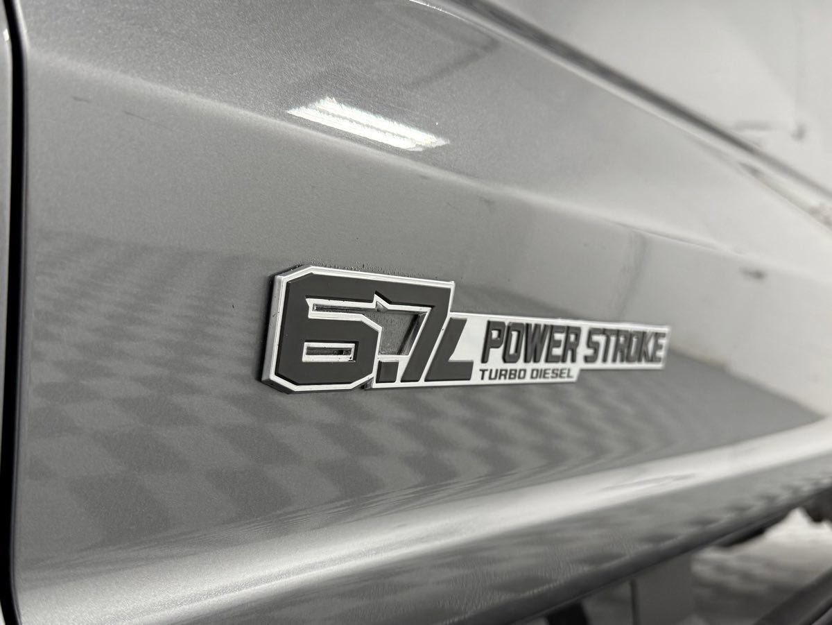 Used 2023 Ford F250 Lariat w/ Black Appearance Package image 9