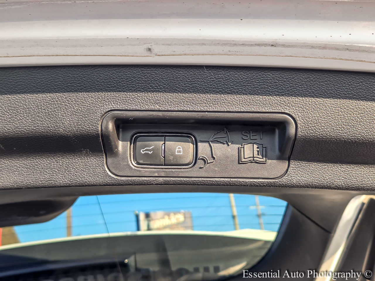 Used 2020 Ford Explorer Limited AWD/4WD image 29