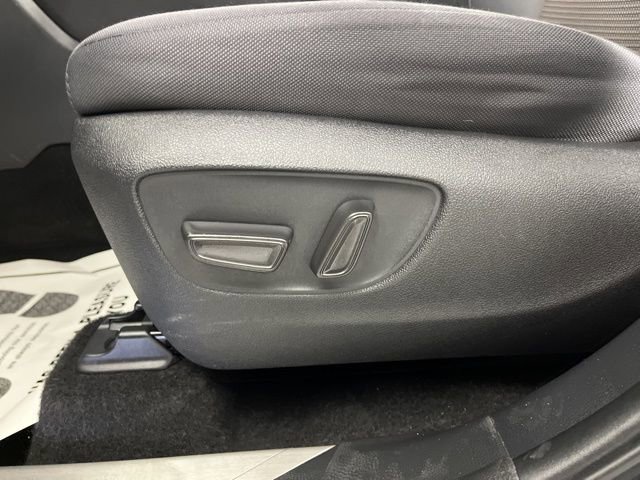 Used 2024 Toyota Highlander LE image 37