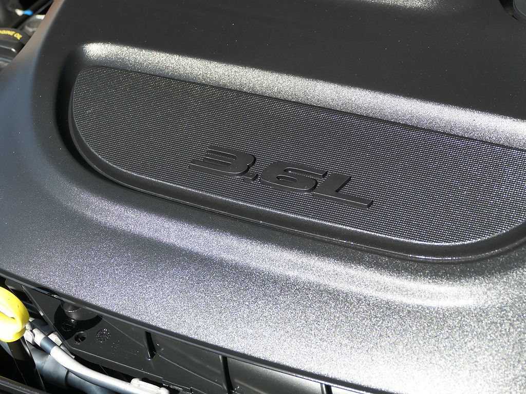 Used 2025 Chrysler Voyager LX FWD image 29