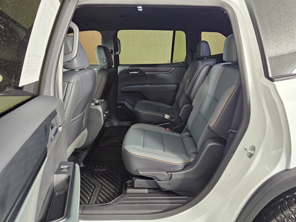 Used 2025 GMC Acadia AT4 image 34