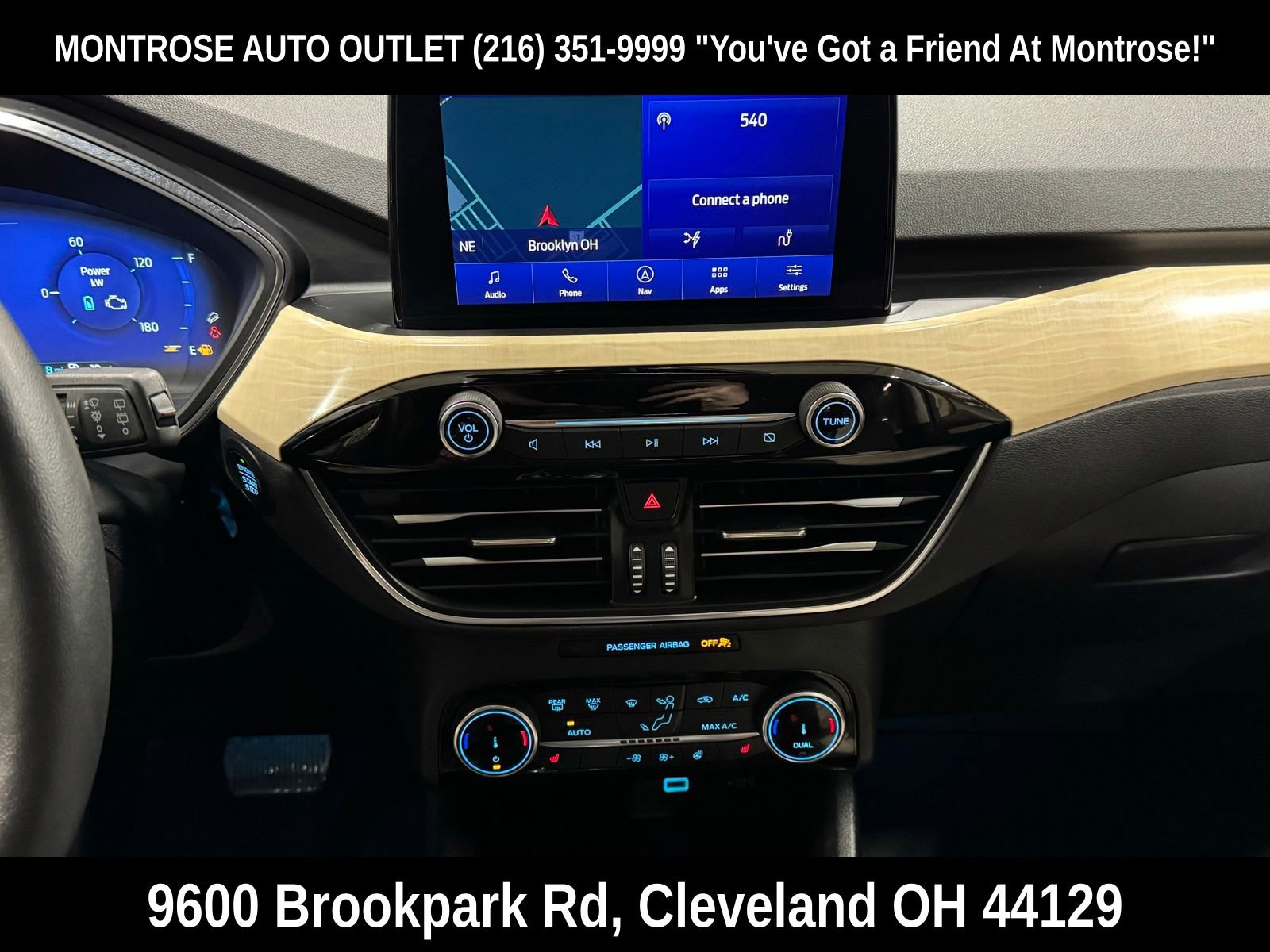 Used 2022 Ford Escape Titanium w/ Titanium Premium Package image 23