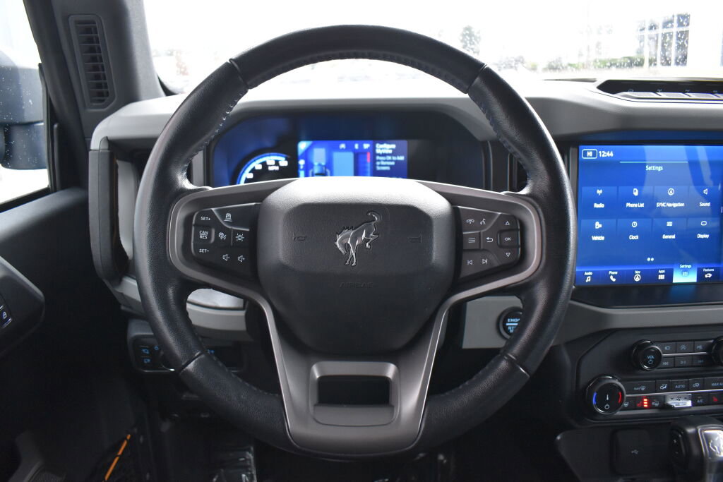 Used 2022 Ford Bronco Badlands image 9