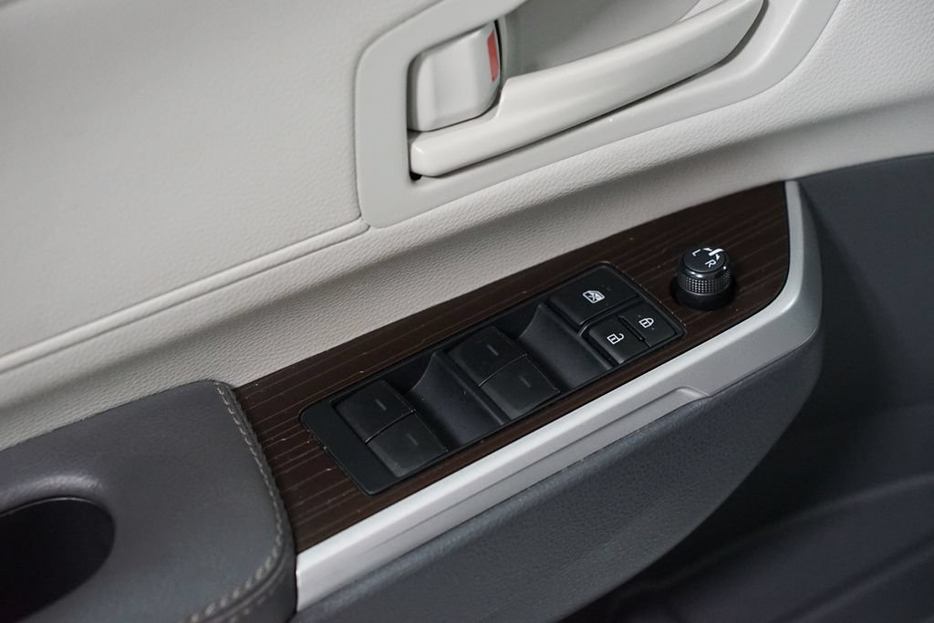 Certified 2023 Toyota Sienna LE FWD image 31