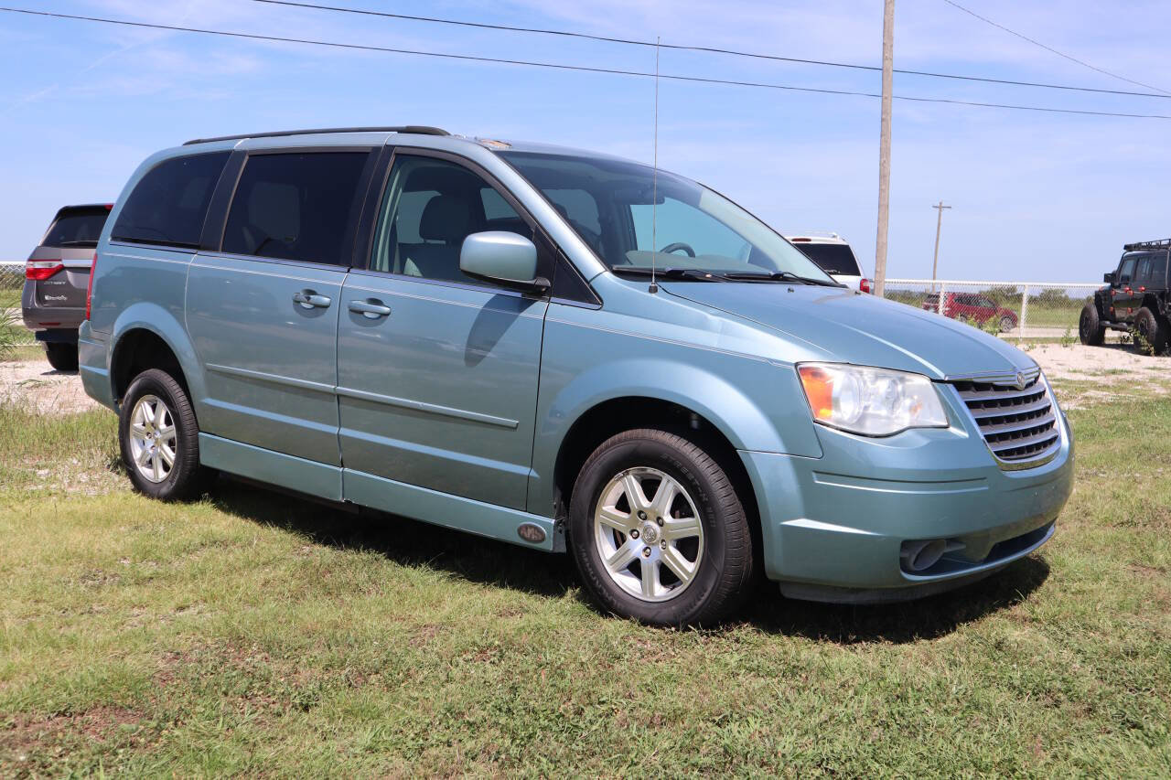 Used 2008 Chrysler Town & Country Touring image 2