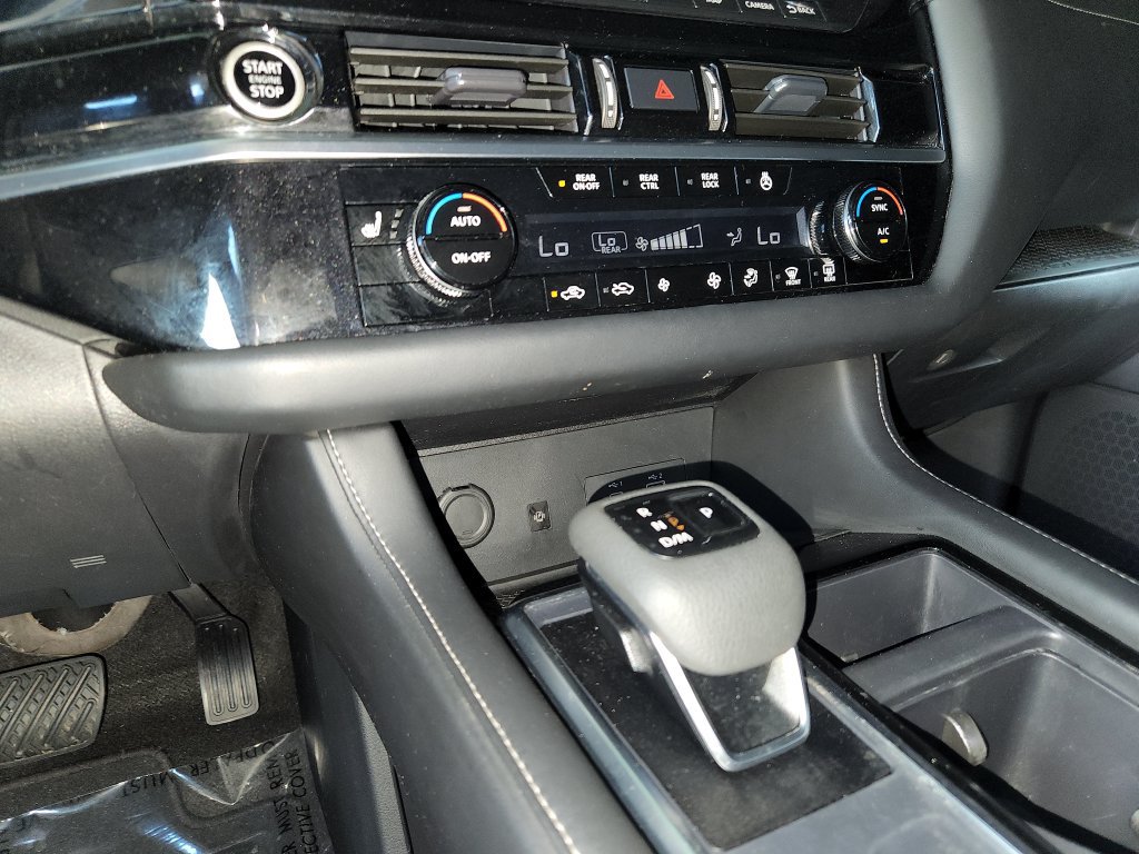 Used 2024 Nissan Pathfinder SL w/ SL Premium Package FWD image 22