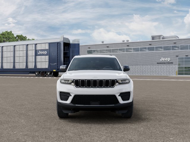 New 2027 Jeep Grand Cherokee Laredo RWD image 6