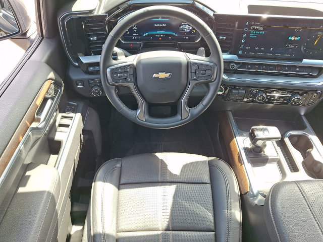 Used 2025 Chevrolet Silverado 1500 High Country w/ Technology Package AWD/4WD image 3