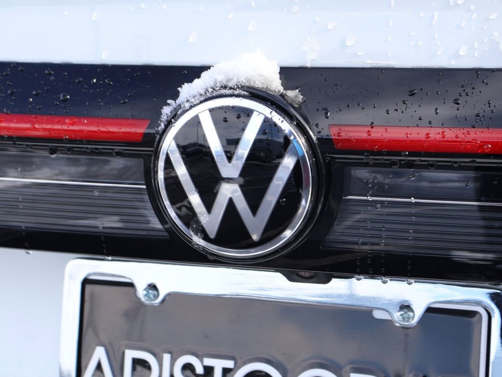 New 2026 Volkswagen Taos SE image 18