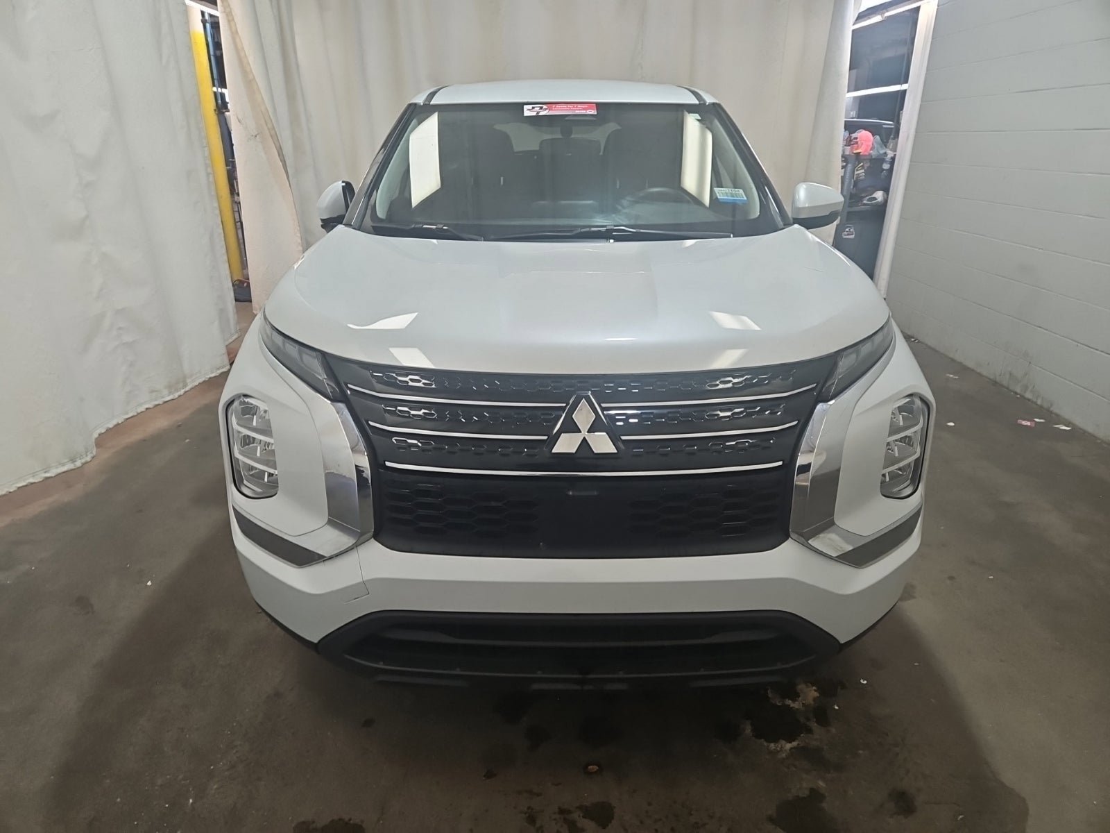 Used 2024 Mitsubishi Outlander ES image 4