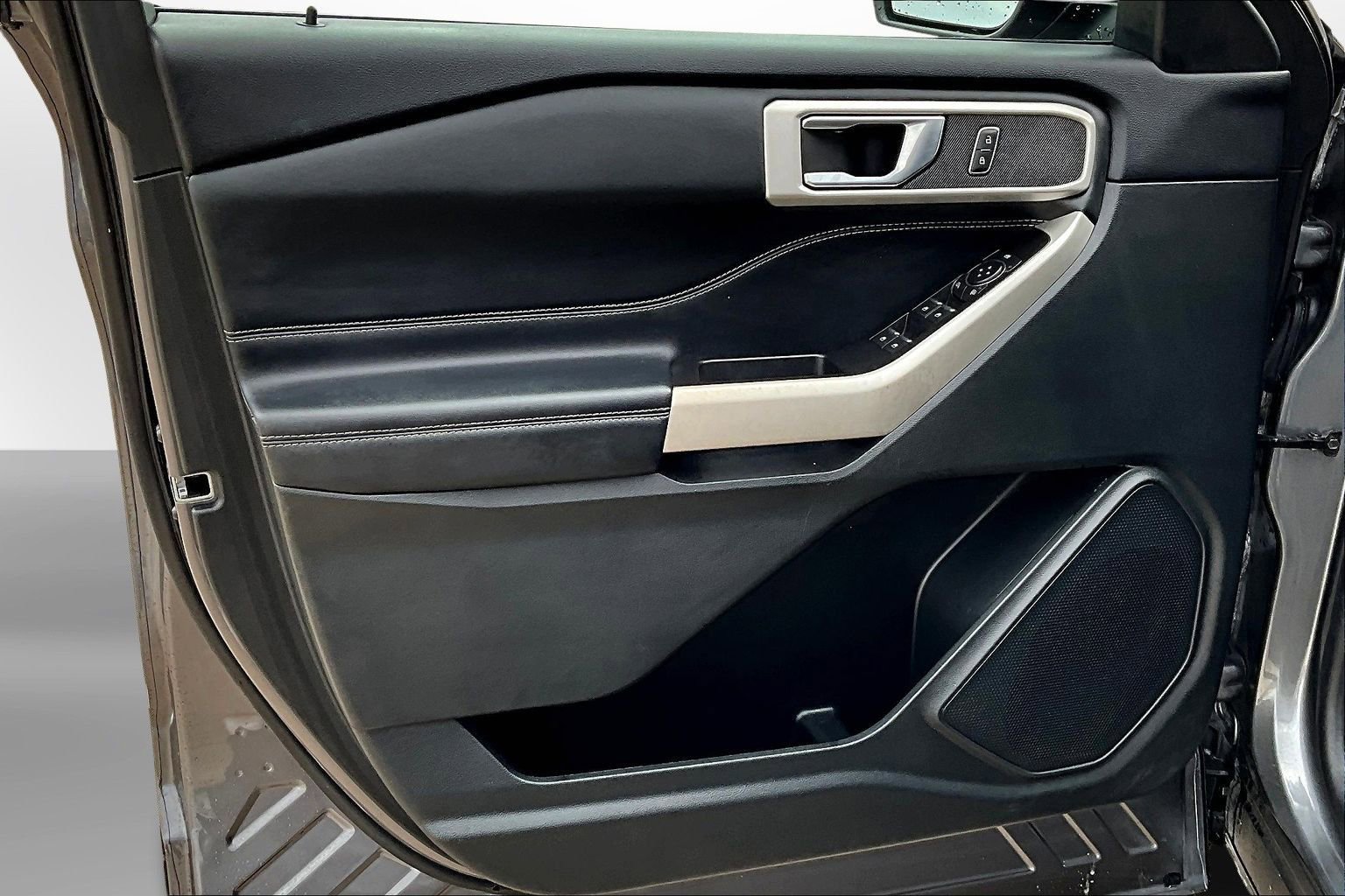 Used 2022 Ford Explorer XLT w/ Equipment Group 202A image 26