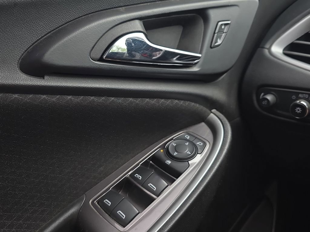 Used 2023 Chevrolet Malibu LT FWD image 11