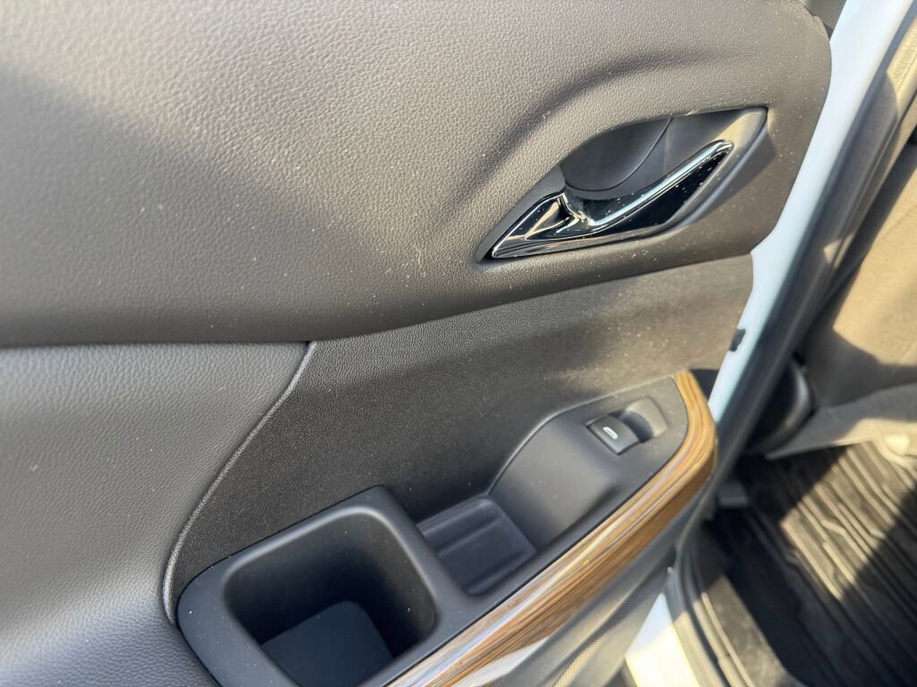 Used 2023 GMC Acadia SLE w/ Driver Convenience Package image 16