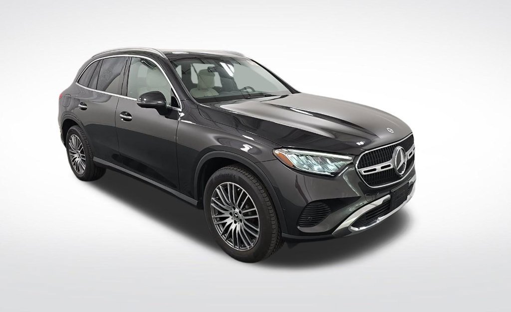 Used 2025 Mercedes-Benz GLC 300 4MATIC image 3