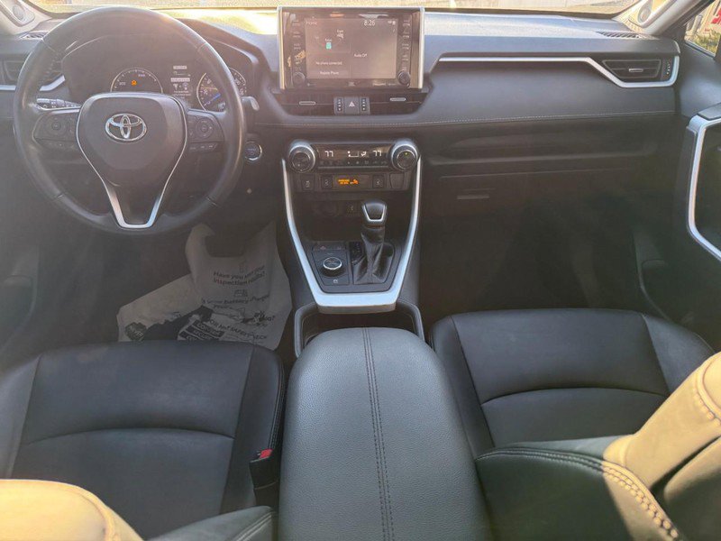 Used 2021 Toyota RAV4 XLE Premium image 14