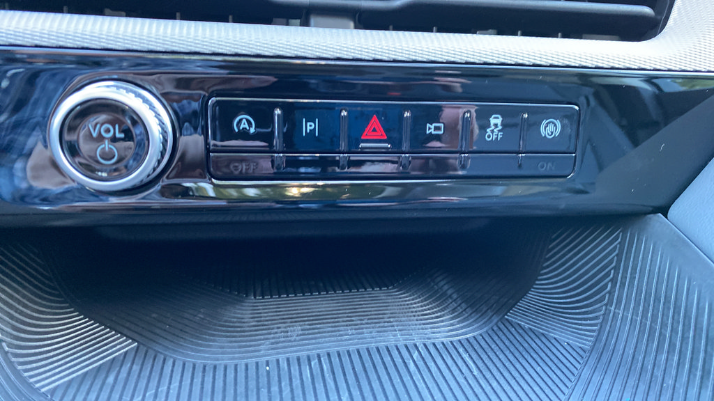 New 2026 Ford Explorer Active w/ Active Comfort Package AWD/4WD image 39