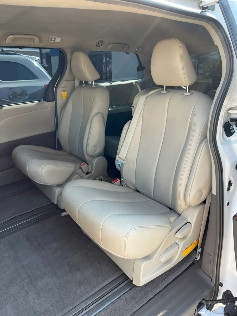 Used 2014 Toyota Sienna XLE FWD image 13