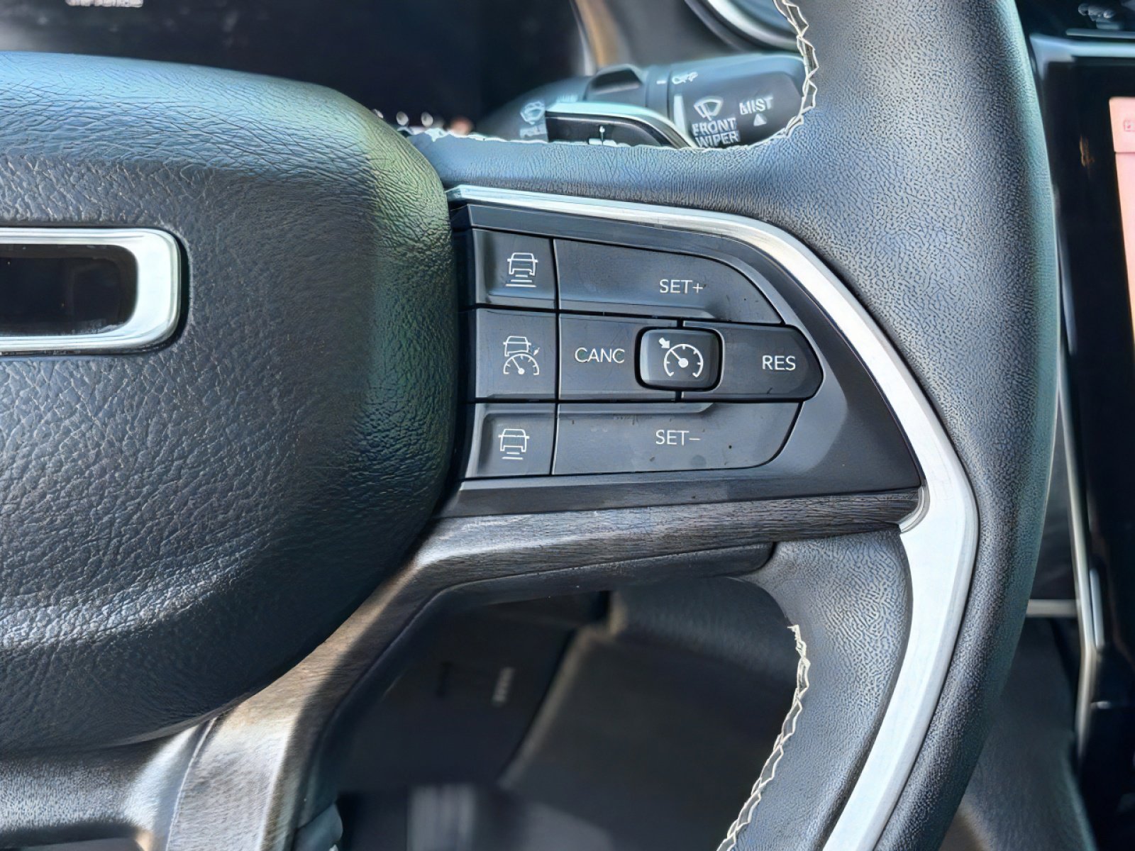 Used 2023 Jeep Grand Cherokee Limited RWD image 21