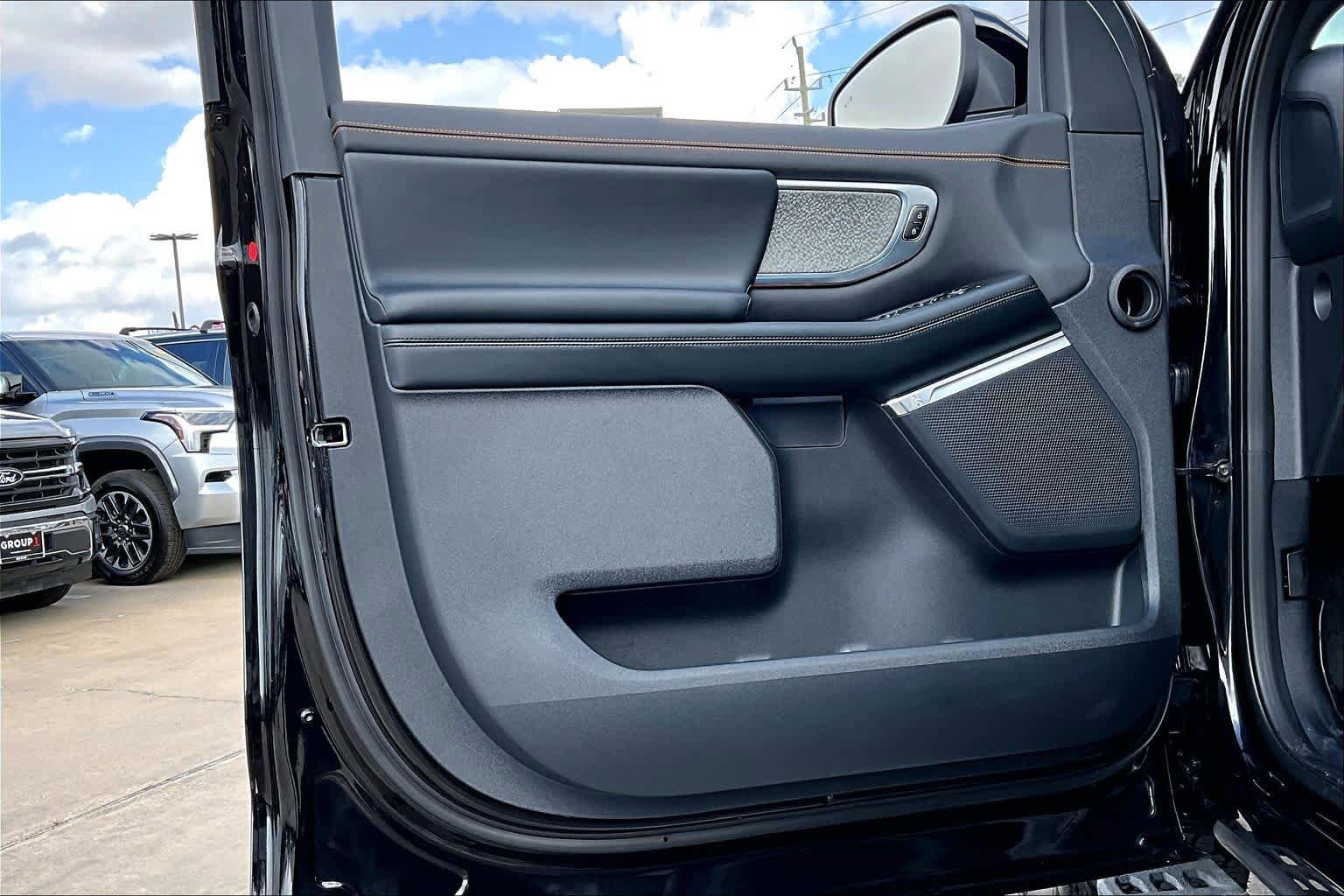 Used 2025 Ford Expedition Tremor image 21
