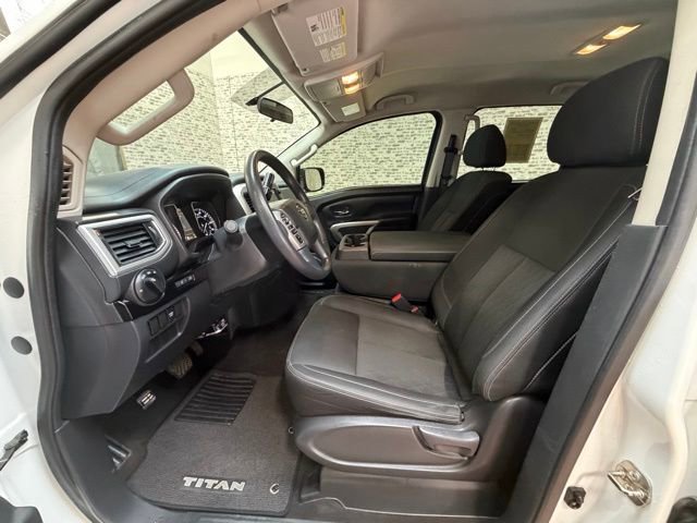 Used 2019 Nissan Titan SV image 17