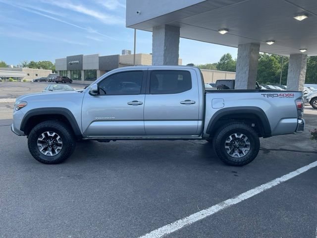 Used 2022 Toyota Tacoma TRD Off-Road AWD/4WD image 8